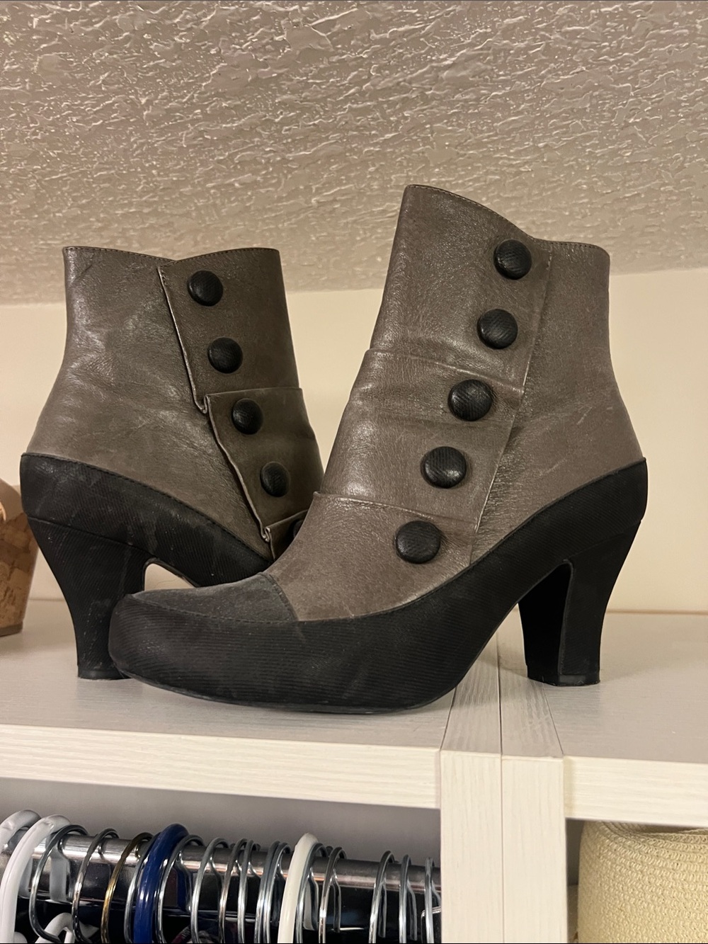 Mix Mooz Leather booties with zipper Women's Grey/Gree Button Accent Ankle Boots